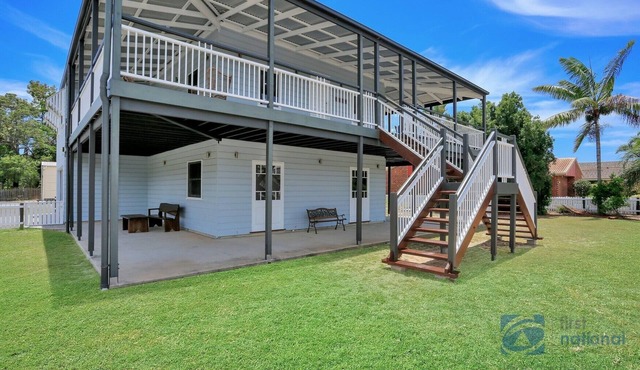 Spectacular Beach Holiday in Modern Country Comfort