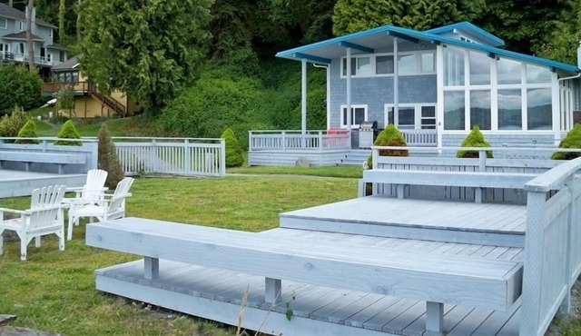Spectacular Beach Setting on the South Shore of Whidbey Island!