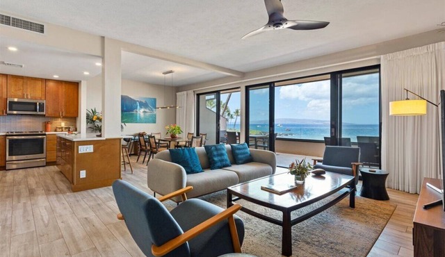 Spectacular beachfront Platinum Condo; Stunning Views; Steps to fab snorkeling.🤙🏽