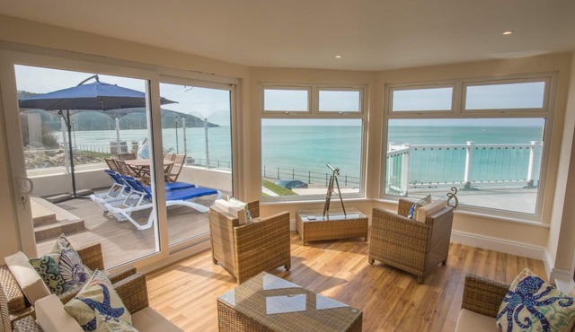 Spectacular Beachside Apartment