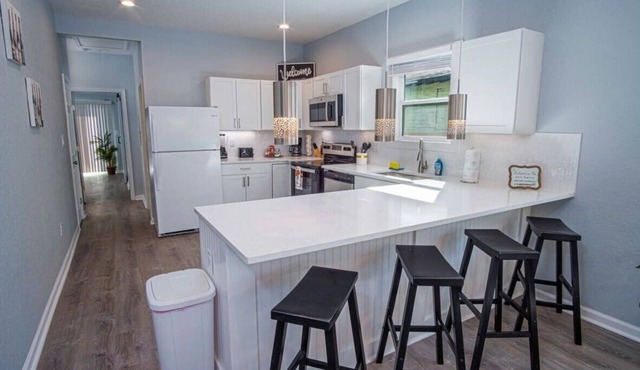 Spectacular Brand New 4BR and GH Near DT/Riverwalk