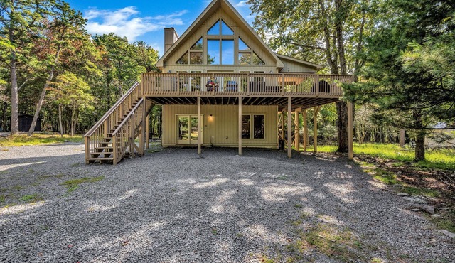 Spectacular Chalet, Hot Tub ,Pool Table, Foosball Table, Fire Pit, Near Slopes