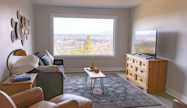 Spectacular City View on Grandview Ave