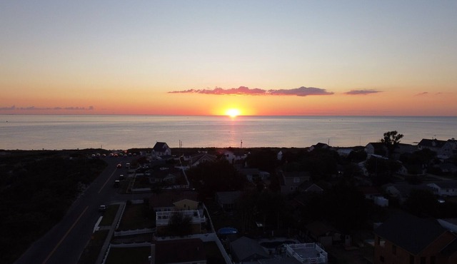 Spectacular Delaware Bay views 2 blocks from the beach!