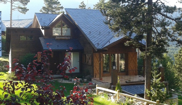 Spectacular wooden house in ski resort Port de comte
