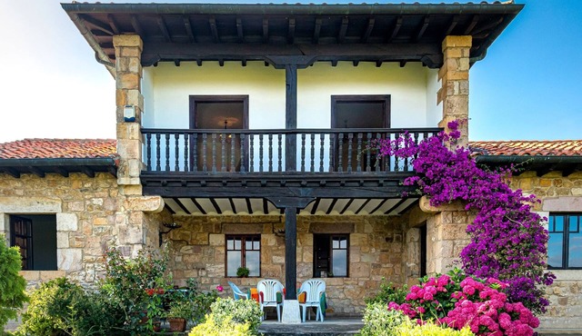 Spectacular manor house inside Santillana de Mar
