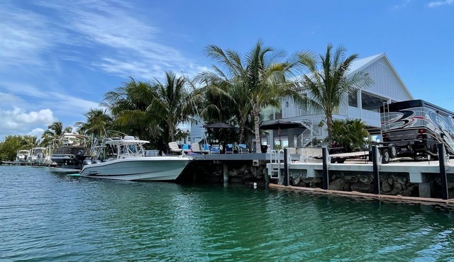 SPECTACULAR FAMILY RETREAT- WITH DOCKAGE