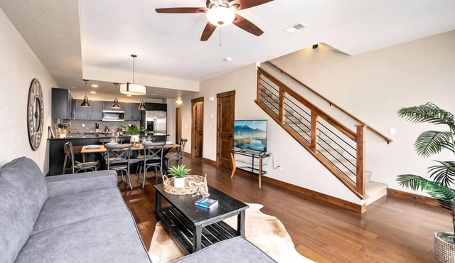 Spectacular Home near Breweries & River District!
