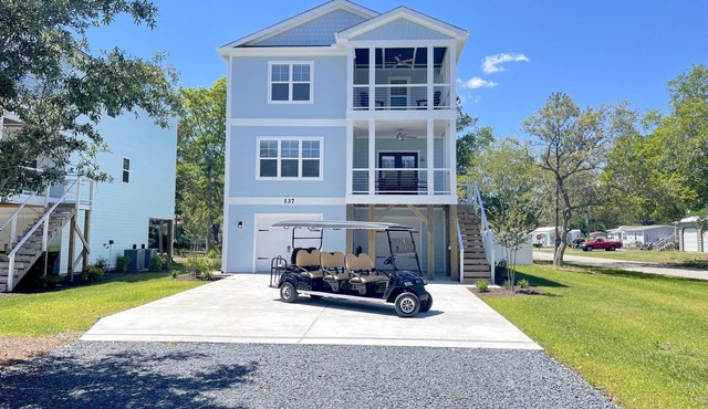 Spectacular home with Pool, New 8 seater Golf Cart, elevator, with easy access to beach
