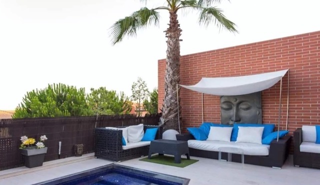 spectacular home with stunning sea views 360º over Barcelona. Ideal for families
