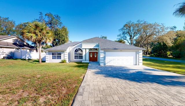 Spectacular home with pool, grill, & full kitchen - dog-friendly