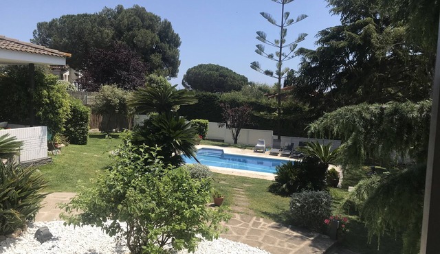 Spectacular house on the sea and mountain near Barcelona with pool and wifi.