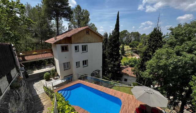 Spectacular house with private pool near Barcelona.