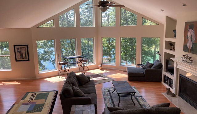 Spectacular Innsbrook House on Alpine Lake