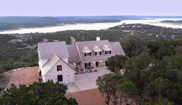 Spectacular Lake Travis views on Private Hilltop, Family Friendly Ranch
