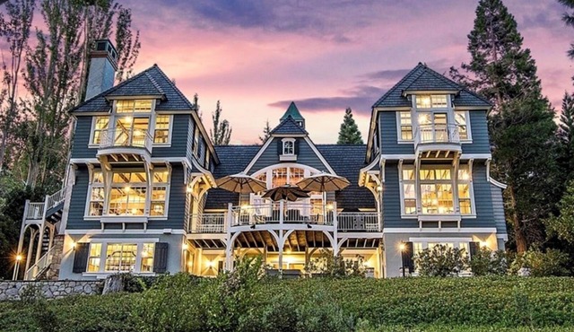 Spectacular Lake Front Retreat