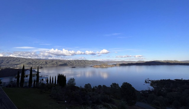 Spectacular Lake View House waiting for you