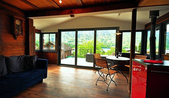 Spectacular Lake Views. Fully equipped for your holiday needs. Sleeps 5