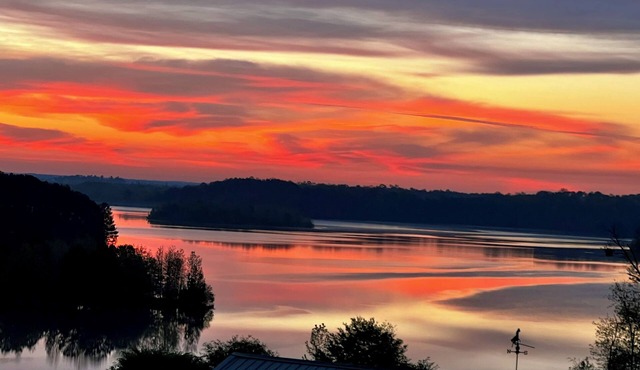 Spectacular lakefront working farmhouse , farm animals, kayaking, pool.