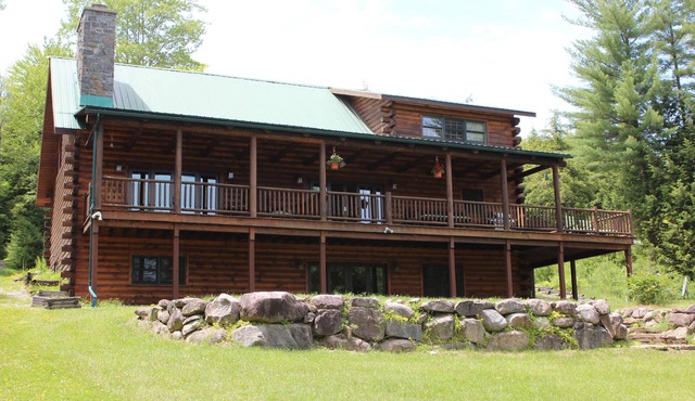 Spectacular Lakefront Cabin on 12 acres on Friends Lake