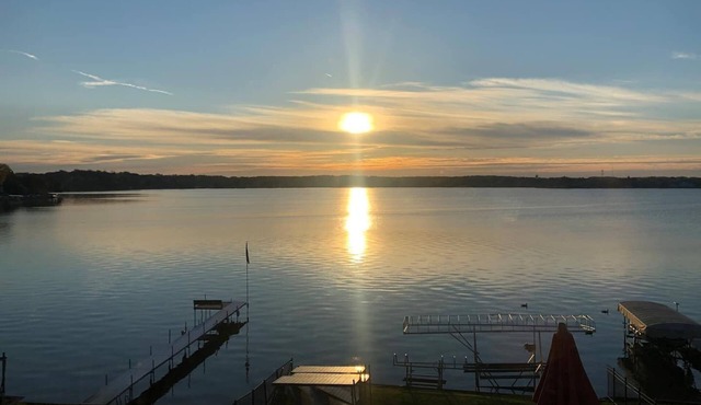 Spectacular Lakefront Home w/a Heated Pool & Ping Pong!