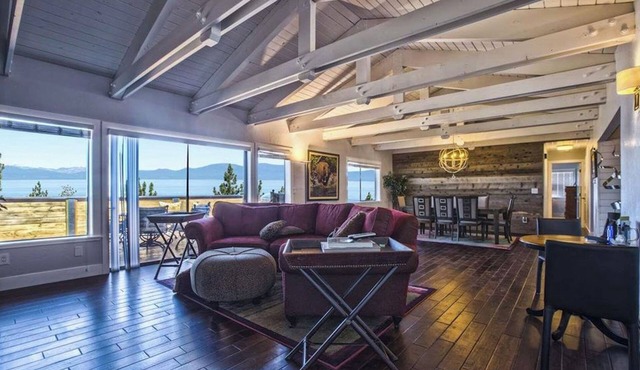 Spectacular Lakeview 6-Bedroom Retreat