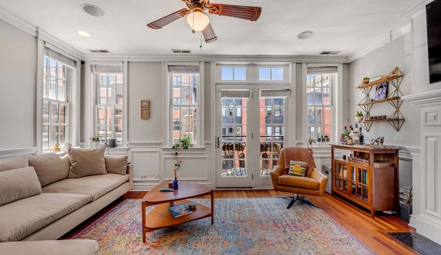 Spectacular Lakeview Condo 1Bd w/Office & Parking by AllSet Turnover