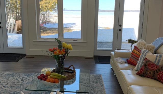 Spectacular Large Luxury Cottage on Private Waterfront