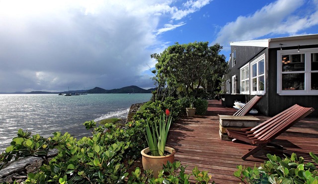 Spectacular location! Full house in unbeatable seaside sun-drenched location