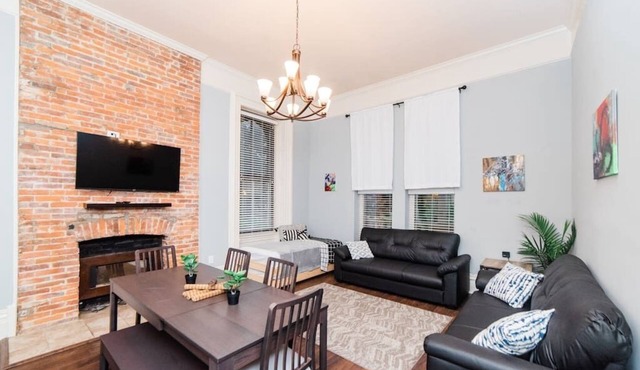 Spectacular Location - Walkable Entertainment