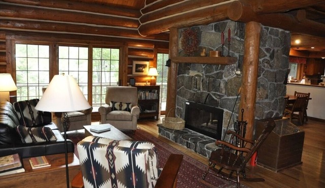 Spectacular Log Cabin at Piseco Lake