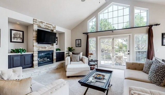 Spectacular Luxury Hacienda with Mountain Views!