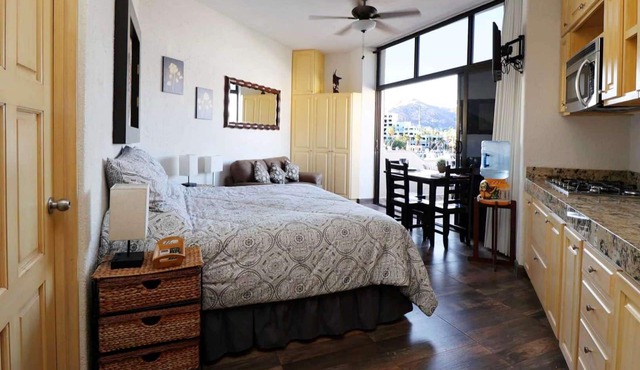 Spectacular Marina View Condo Close to Everything @ Marina Cabo Plaza - WIFI