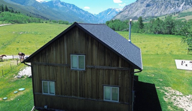 Spectacular Mountain Cabin in the heart of East Rosebud Mountains