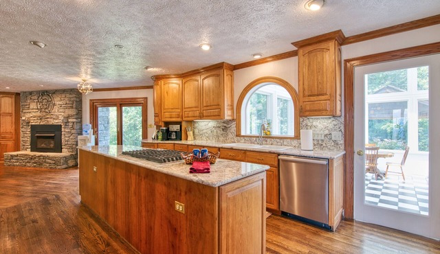 Spectacular mountain retreat with a private pool, hot tub & amazing views