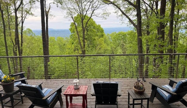 Spectacular Mountain Retreat- Serene Views!- The Groovy Groundhog