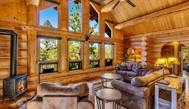 Spectacular Mountain Views! 4 B/4 Ba; Outdoor Dining; Private 1+ Acre; Hot Tub!
