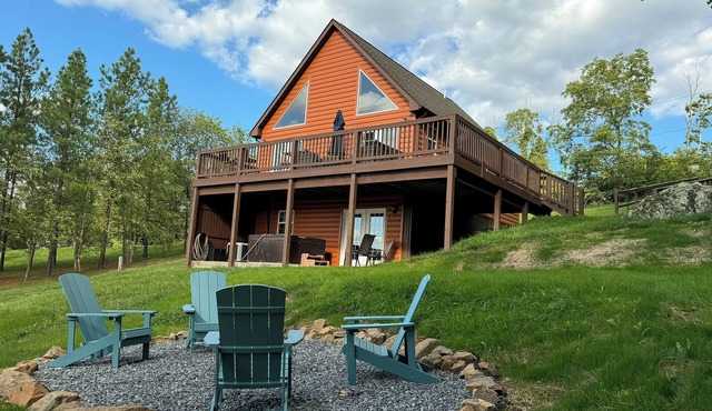 Spectacular Mountain Views. Peaceful Solitude. Rustic cabin with modern comforts. 90 mins from DC