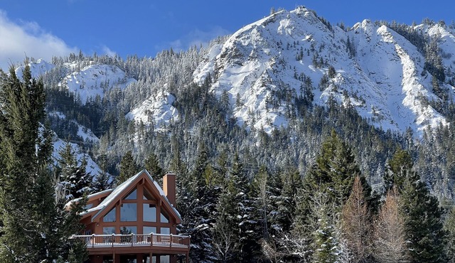 Spectacular mountain views, home and garden with private hot tub and sauna