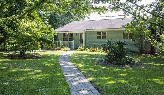 Spectacular Mountain View, Sunroom, Hot Tub, Secluded, Peaceful Getaway
