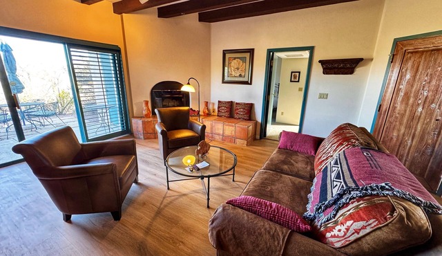 Spectacular Mountain Views- Newly Renovated!