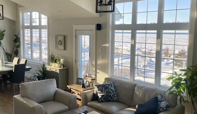 SPECTACULAR OCEAN VIEWS EVERY ROOM, EXECUTIVE HOME DIRECTLY ON SANDY BEACH!