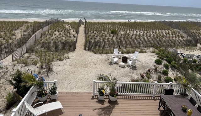 SPECTACULAR OCEAN FRONT HOME in MANTOLOKING