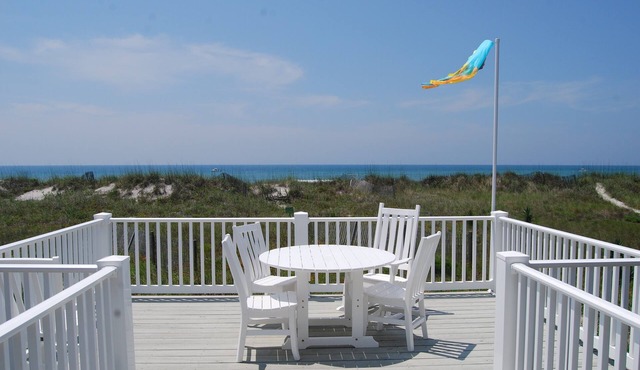 Spectacular Oceanfront Family Cottage Retreat in Atlantic Beach!
