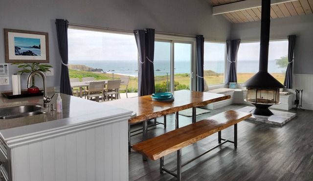 Spectacular Ocean Views! Newly renovated! Game room w/ TV & Pool table, Fire Pit