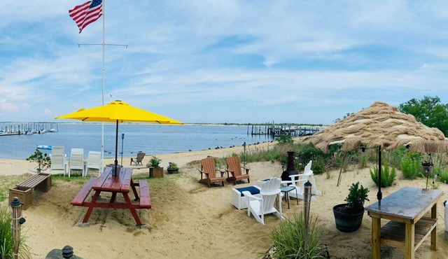 SPECTACULAR OCEAN VIEW BEACHFRONT RENOVATED 2BR