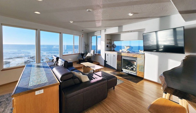 Spectacular Ocean Views! Hot Tub! Walk to Everywhere in Yachats!