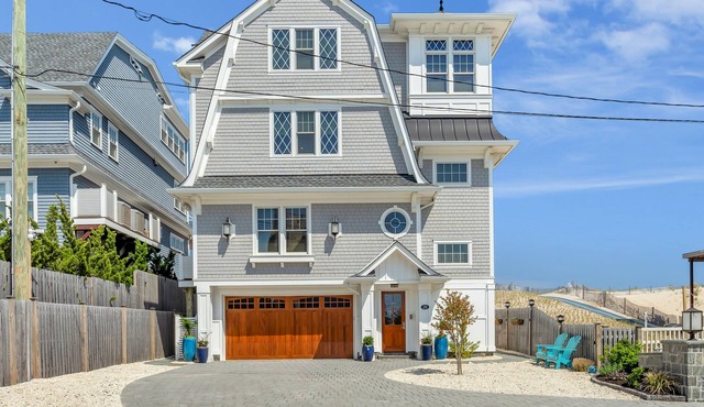 Spectacular Oceanfront Oasis