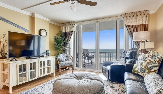 Spectacular Oceanfront Condo Oasis