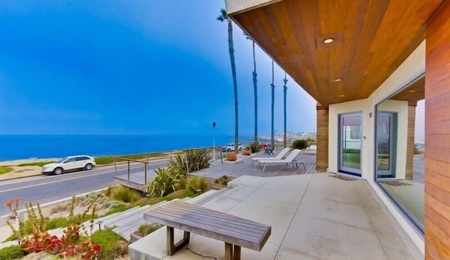 SPECTACULAR OCEANFRONT ESTATE-Private Pool and Hot Tub, Sweeping View